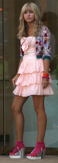 miley_cyrus_shoes1.jpg